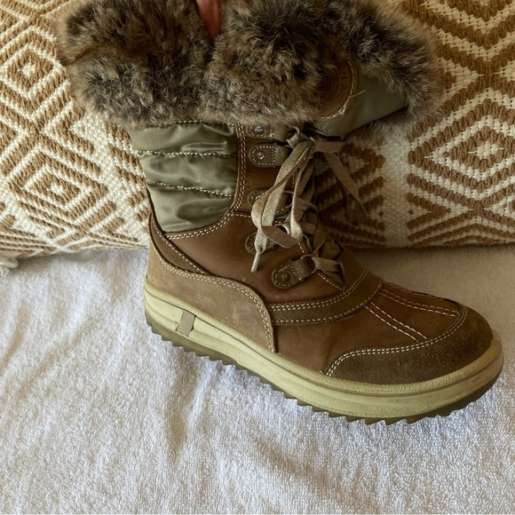 🌵 Bundle Sale 2/$20 Santana Canada Faux Fur Boots, Size 37 or US 6 - Picture 6 of 16